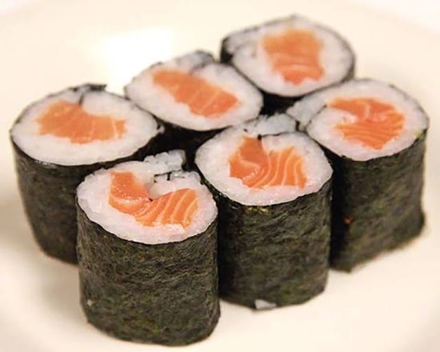 Sake Maki (Salmon Roll).